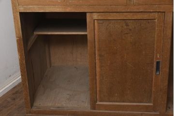 レトロ家具　昭和中期　ナラ材　ダイヤガラスがおしゃれな作業台付き食器棚(収納棚、戸棚、キャビネット)(R-043365)