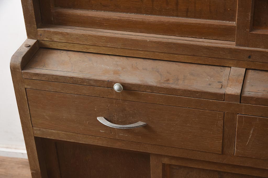 レトロ家具　昭和中期　ナラ材　ダイヤガラスがおしゃれな作業台付き食器棚(収納棚、戸棚、キャビネット)(R-043365)