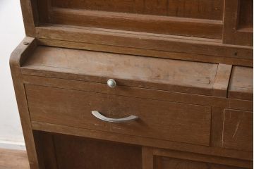 レトロ家具　昭和中期　ナラ材　ダイヤガラスがおしゃれな作業台付き食器棚(収納棚、戸棚、キャビネット)(R-043365)