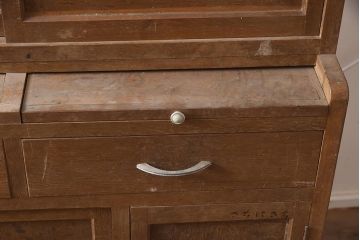 レトロ家具　昭和中期　ナラ材　ダイヤガラスがおしゃれな作業台付き食器棚(収納棚、戸棚、キャビネット)(R-043365)