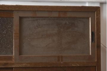 レトロ家具　昭和中期　ナラ材　ダイヤガラスがおしゃれな作業台付き食器棚(収納棚、戸棚、キャビネット)(R-043365)