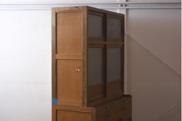レトロ家具　昭和中期　ナラ材　ダイヤガラスがおしゃれな作業台付き食器棚(収納棚、戸棚、キャビネット)(R-043365)