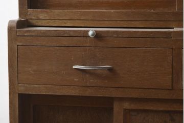 レトロ家具　昭和中期　ナラ材　ダイヤガラスがおしゃれな作業台付き食器棚(収納棚、戸棚、キャビネット)(R-043365)
