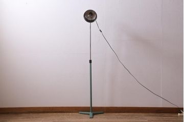 ビンテージ照明　レトロやメンズライクのお部屋におすすめなアイアン製のスタンドライト(フロアスタンド)(R-043366)