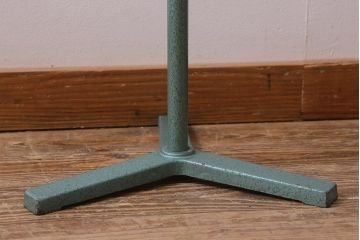 ビンテージ照明　レトロやメンズライクのお部屋におすすめなアイアン製のスタンドライト(フロアスタンド)(R-043366)