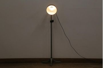 レトロ照明　ビンテージスタイルにもおすすめなアイアン製のスタンドライト(フロアスタンド)(R-043367)