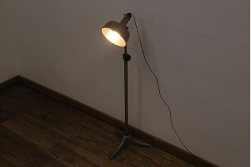 レトロ照明　ビンテージスタイルにもおすすめなアイアン製のスタンドライト(フロアスタンド)(R-043367)