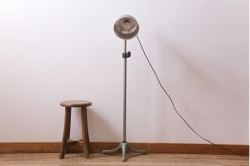 レトロ照明　ビンテージスタイルにもおすすめなアイアン製のスタンドライト(フロアスタンド)(R-043367)