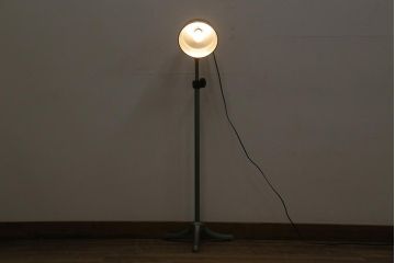 レトロ照明　ビンテージスタイルにもおすすめなアイアン製のスタンドライト(フロアスタンド)(R-043368)