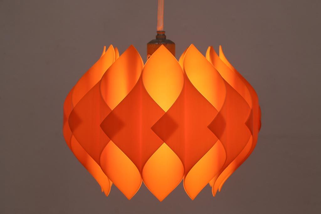 ビンテージ照明　レトロポップなカラーと個性的なデザインが目を引くペンダントライト(天井照明、シェード)(R-043369)