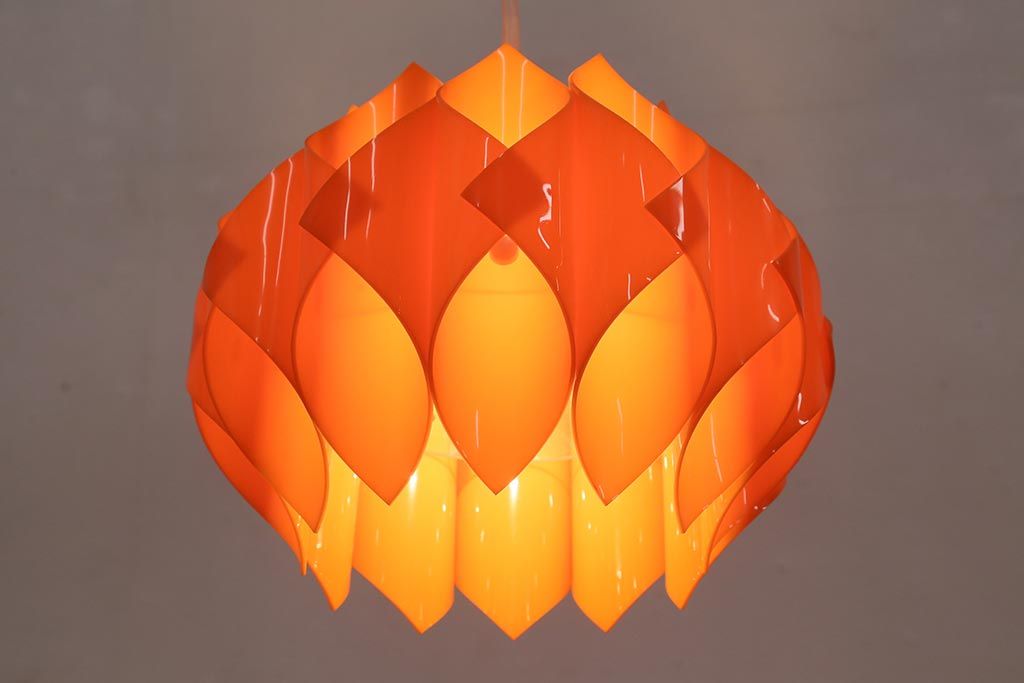 ビンテージ照明　レトロポップなカラーと個性的なデザインが目を引くペンダントライト(天井照明、シェード)(R-043369)