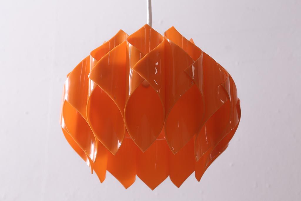 ビンテージ照明　レトロポップなカラーと個性的なデザインが目を引くペンダントライト(天井照明、シェード)(R-043369)