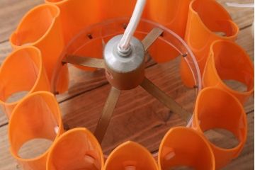 ビンテージ照明　レトロポップなカラーと個性的なデザインが目を引くペンダントライト(天井照明、シェード)(R-043369)