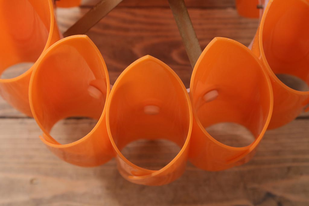 ビンテージ照明　レトロポップなカラーと個性的なデザインが目を引くペンダントライト(天井照明、シェード)(R-043369)