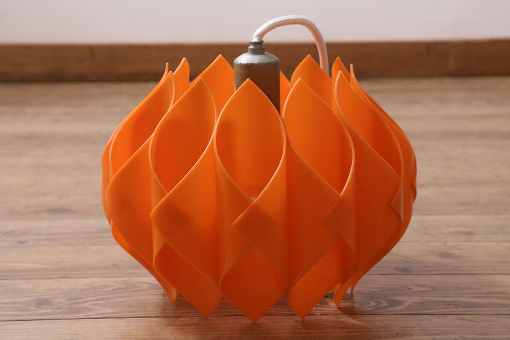 ビンテージ照明　レトロポップなカラーと個性的なデザインが目を引くペンダントライト(天井照明、シェード)(R-043369)