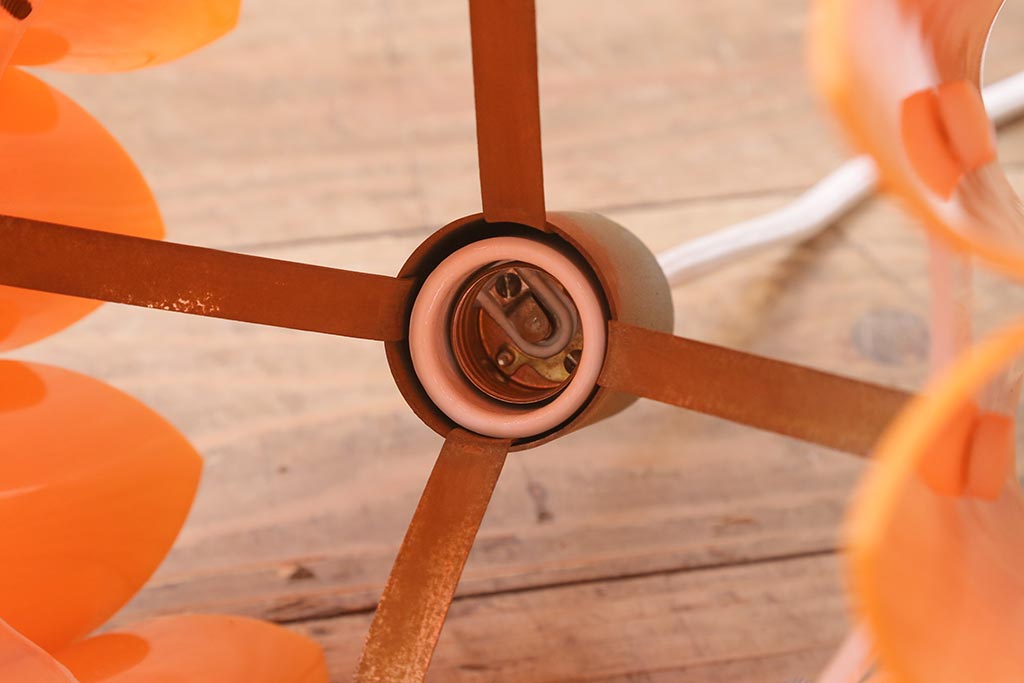 ビンテージ照明　レトロポップなカラーと個性的なデザインが目を引くペンダントライト(天井照明、シェード)(R-043369)