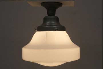 ビンテージ照明　大振りサイズ　レトロな乳白色のガラスシェード照明(吊り下げ照明、天井照明)(R-043370)