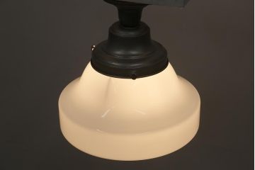ビンテージ照明　大振りサイズ　レトロな乳白色のガラスシェード照明(吊り下げ照明、天井照明)(R-043370)