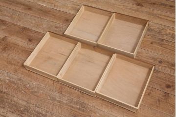 レトロ家具　ネームプレート付き　ナチュラルスタイルにもおすすめな素朴な雰囲気の小引き出し(小物収納)(R-043372)