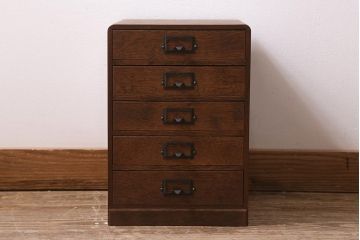 レトロ家具　ネームプレート付き　ナチュラルスタイルにもおすすめな素朴な雰囲気の小引き出し(小物収納)(R-043372)