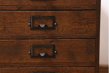 レトロ家具　ネームプレート付き　ナチュラルスタイルにもおすすめな素朴な雰囲気の小引き出し(小物収納)(R-043372)