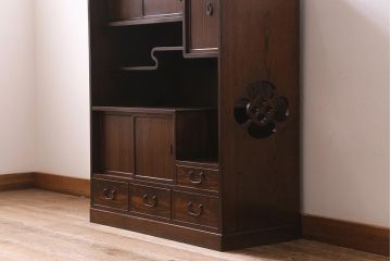 アンティーク家具　昭和初期　前面縞黒檀・中桐材　透かし彫りの意匠がアクセントになった茶箪笥(茶棚、戸棚、収納棚)(R-043374)