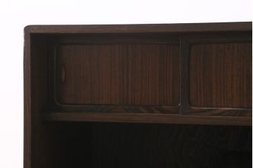 アンティーク家具　昭和初期　前面縞黒檀・中桐材　透かし彫りの意匠がアクセントになった茶箪笥(茶棚、戸棚、収納棚)(R-043374)
