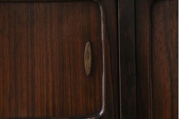 アンティーク家具　昭和初期　前面縞黒檀・中桐材　透かし彫りの意匠がアクセントになった茶箪笥(茶棚、戸棚、収納棚)(R-043374)