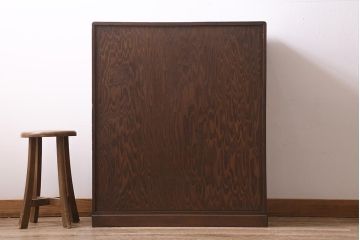 アンティーク家具　昭和初期　前面縞黒檀・中桐材　透かし彫りの意匠がアクセントになった茶箪笥(茶棚、戸棚、収納棚)(R-043374)