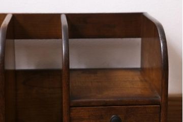 アンティーク雑貨　引き出し付き　栓材　木製の本立て(ブックスタンド)(R-043378)
