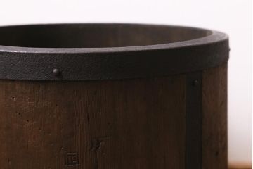 アンティーク雑貨　和製アンティーク　古民具　長い時を経た風合いが魅力的な斗棒付き一斗枡(一斗マス)(R-043380)