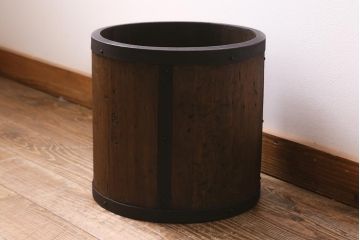 アンティーク雑貨　和製アンティーク　古民具　長い時を経た風合いが魅力的な斗棒付き一斗枡(一斗マス)(R-043380)