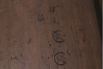 アンティーク雑貨　和製アンティーク　古民具　長い時を経た風合いが魅力的な斗棒付き一斗枡(一斗マス)(R-043380)