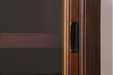 アンティーク家具　大正昭和初期　ヒノキ材　木の質感が味わい深いレトロなガラス戸棚(収納棚、飾り棚、食器棚)(R-043381)