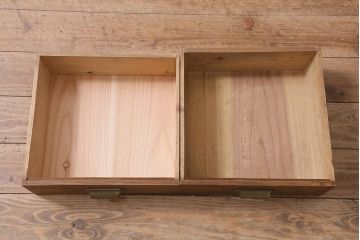 アンティーク家具　大正昭和初期　ヒノキ材　木の質感が味わい深いレトロなガラス戸棚(収納棚、飾り棚、食器棚)(R-043381)