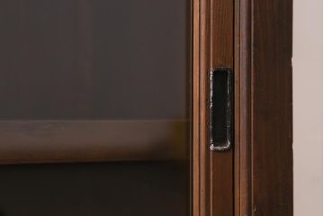 アンティーク家具　大正昭和初期　ヒノキ材　木の質感が味わい深いレトロなガラス戸棚(収納棚、飾り棚、食器棚)(R-043381)