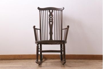 アンティーク家具　イギリスアンティーク　バーチ材　ホイールバックがポイントのロッキングチェア(椅子、板座チェア)(R-043382)