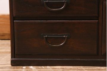 アンティーク家具　指物家具　総桑材　真鍮金具　上質な和の雰囲気漂う小引き出し(小物収納、卓上収納)(R-043384)