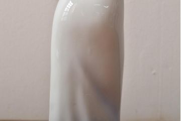 ハンガリー　HOLLOHAZA(ホロハーザ)　花を持つ女性　フィギュリン(磁器人形、ディスプレイ)(R-043392)