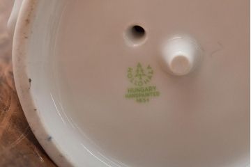 ハンガリー　HOLLOHAZA(ホロハーザ)　花を持つ女性　フィギュリン(磁器人形、ディスプレイ)(R-043392)