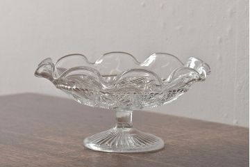 ヴィンテージ雑貨　イギリスビンテージ　フリルのガラスコンポート(R-043394)