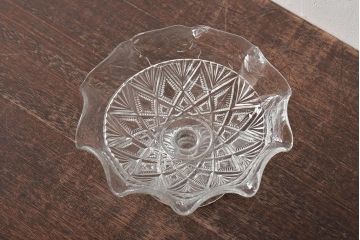 ヴィンテージ雑貨　イギリスビンテージ　フリルのガラスコンポート(R-043394)