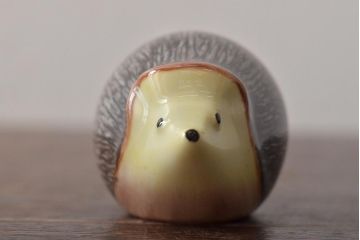 ハンガリー　HOLLOHAZA　ホロハーザ　ニワトリ　ハリネズミ　フィギュリン2個セット　陶器　置物