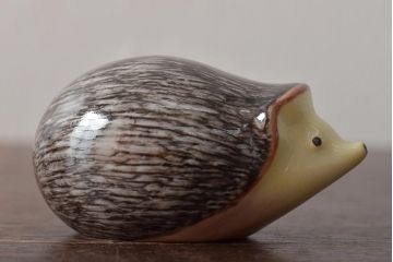 ハンガリー　HOLLOHAZA　ホロハーザ　ニワトリ　ハリネズミ　フィギュリン2個セット　陶器　置物