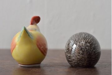 ハンガリー　HOLLOHAZA　ホロハーザ　ニワトリ　ハリネズミ　フィギュリン2個セット　陶器　置物