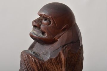 昭和期　一刀彫(肥松)　達磨木彫(彫刻、だるま大師)(R-043408)