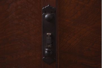 アンティーク家具　明治大正期　前面欅(ケヤキ)材・玉杢材　漆塗り　重ね水屋箪笥(和箪笥、戸棚)(R-043432)