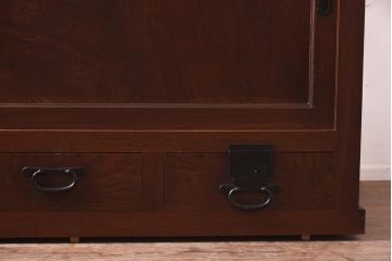 アンティーク家具　明治大正期　前面欅(ケヤキ)材・玉杢材　漆塗り　重ね水屋箪笥(和箪笥、戸棚)(R-043432)