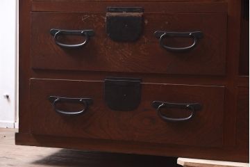 アンティーク家具　明治大正期　前面欅(ケヤキ)材・玉杢材　漆塗り　重ね水屋箪笥(和箪笥、戸棚)(R-043432)