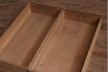 アンティーク家具　明治大正期　前面欅(ケヤキ)材・玉杢材　漆塗り　重ね水屋箪笥(和箪笥、戸棚)(R-043432)